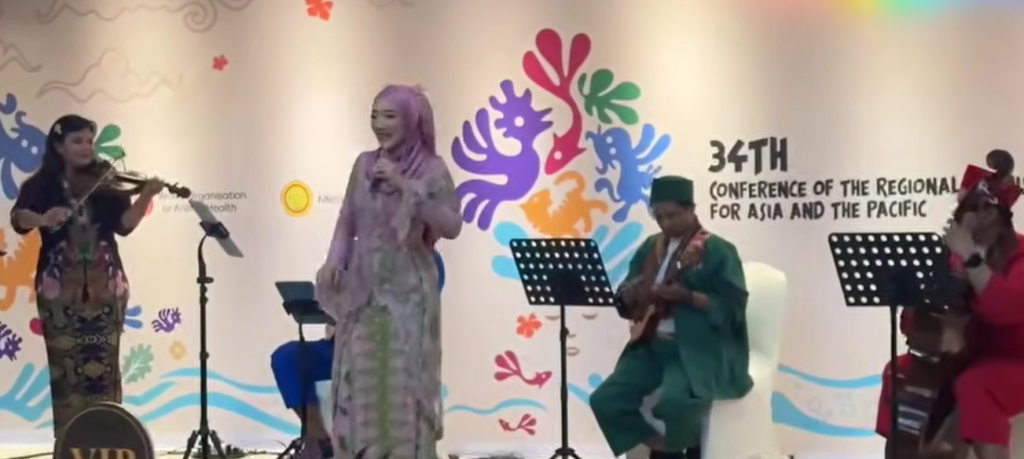 Sewa Band Akustik Keroncong Tamu Asing di Hotel Borobudur