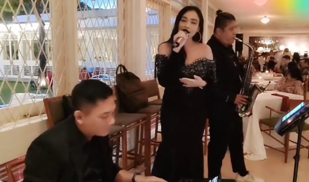 Sewa Organ Tunggal Premium dengan Saxophone Elegan Menteng Jakarta